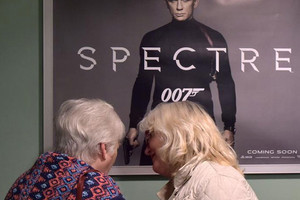 أحدث أفلام جيمس بوند يتصدر إيرادات السينما بأميركا