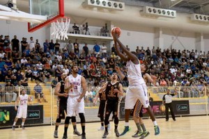 فيديو... المنامة يقطع نصف المشوار للتتويج بسوبر السلة