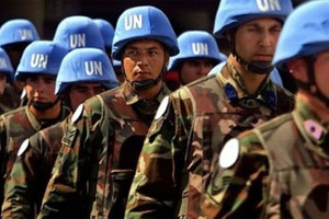 مقتل عنصر من قوات حفظ السلام و7 مدنيين في مخيم للاجئين بأفريقيا الوسطى