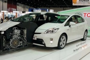 قرارات تشجيعية لاقتناء السيارات الهجينة والكهربائية في الإمارات