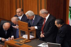 البرلمان اللبناني يعقد أولى جلساته