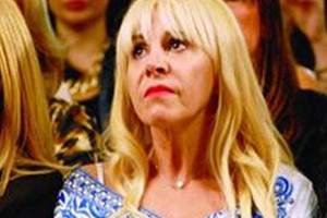 تجميد أموال طليقة مارادونا في قضية احتيال