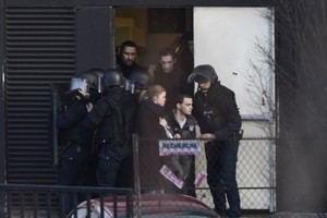 احتجاز نحو 100 شخص رهينة في قاعة باتاكلان في فرنسا