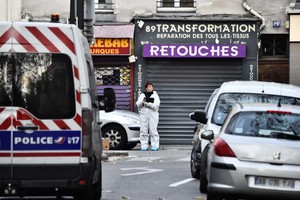 ميركل تطالب ب'رد واضح' على هجمات باريس