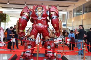 نجوم «الكوميكس» يضيفون هالة من الألق في المعرض