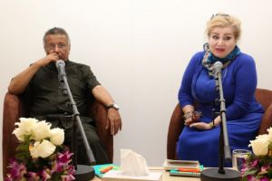 الكاتبة بدرالدين تبحث في حوار المثقف مع ذاته