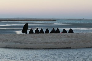 تزايد الإقبال على السواحل العامة والحدائق في البحرين مع تحسن أحوال الطقس وتدني درجات الحرارة