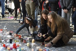 ضبط بنادق كلاشنيكوف في السيارة التي عثر عليها في ضاحية باريس الشرقية