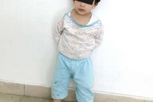 الكويت: طفل يبحث عن والديه في مخفر شرطة