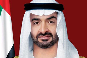 ولي عهد أبوظبي يهاتف الرئيس الفرنسي مؤكدا تضامن بلاده مع باريس