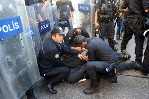 تركيا: إحباط 'اعتداء' في اليوم نفسه لاعتداءات باريس
