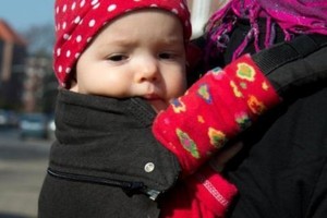 الملابس الثقيلة للغاية خطر على رضيعك!