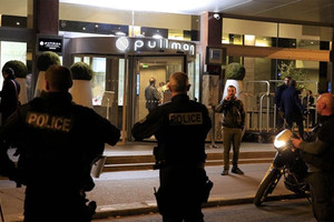 الاتحاد الأوروبي يعتزم تشديد قواعد حمل الأسلحة النارية عقب هجمات فرنسا