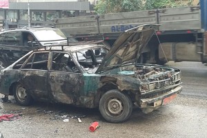 فلسطيني يحرق نفسه وسيارته عند مدخل نفق سليم سلام في بيروت