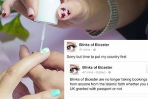 اعتقال بريطانية منعت المسلمات من دخول صالون تجميل