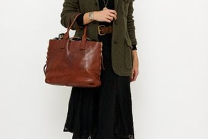 قماش التويد يغزو موضة الشتاء