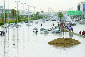 'الأمطار' تُغرق الأنفاق في السعودية