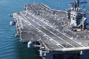 حاملة طائرات فرنسية أبحرت إلى شرق المتوسط