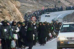 آلاف الإيرانيين يصلون العراق مشيا على الأقدام للمشاركة في 'الأربعين'