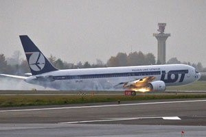 الإبلاغ بوجود قنبلة في طائرة متجهة مصر 'مزحة'