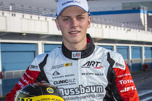 الألماني كرتشوفر يفوز بالسباق الأول للـ GP3 على مضمار حلبة البحرين