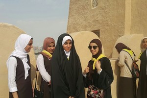 مرشدات زينب الإعدادية يقمن بجولة سياحية لمعالم البحرين