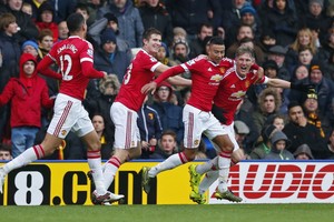 النيران الصديقة تقود يونايتد لصدارة الدوري الانجليزي مؤقتا