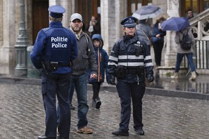 الادعاء البلجيكي: أسلحة في منزل مشتبه باشتراكهم في هجمات باريس