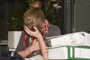 مواصلة العمل مساء تهددك ببعض الأمراض!