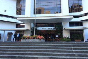 اختلس 35 مليون دولار لدعم زوجته في الغناء