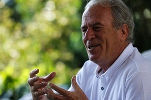 غلطة سراي يُعين دينيزلي رسمياً مدرباً للفريق