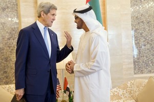 كيري يلتقي بمسئولين سعوديين وإماراتيين لبحث توحيد المعارضة السورية