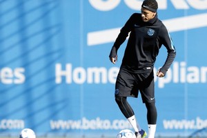 نيمار يتفوق على رونالدو ويهدد عرش ميسي   