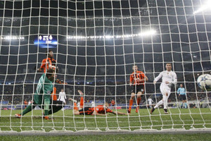 ريال مدريد يضمن صدارة مجموعته رغم انتفاضة شاختار