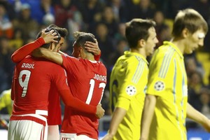 خيمينيز ينقذ بنفيكا من الخسارة ويقوده للتعادل مع أستانا بدوري الأبطال