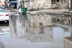 شاهد الصور... تجمع مياه الأمطار في منطقة البديع