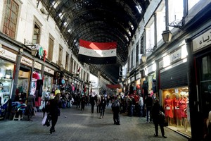 شاهد الصور... سوق الحميدية الشعبي في الجزء القديم من العاصمة السورية دمشق اليوم الخميس.