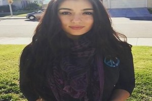 فتاة مسلمة تثير الضجة لتوجيهها رسالة للمرشح الأميركي 'دونالد ترامب'