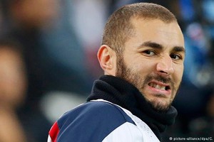 فالبوينا يتهم بنزيمة بالمشاركة في ابتزازه بفيديو جنسي