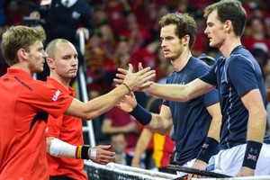 كأس ديفيس- نهائي: بريطانيا تتقدم على بلجيكا 2-1 في اليوم الثاني