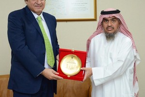 الزايد: نتطلع للتعاون مع باكستان لتبادل الخبرات في مجال الخدمة المدنية