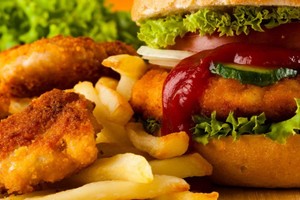 مواطن أميركي يعتدي على والديه لحرمانهما إياه من وجبة أكل سريعة