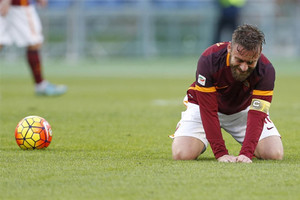 روما يخسر مجددا بعد هزيمته على أرضه أمام أتلانتا في ايطاليا