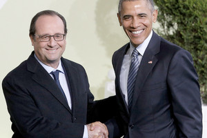 زعماء العالم يبدأون محاولة لتحقيق انفراجة بشأن المناخ في باريس