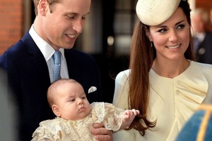 بالصور... أول ظهور لولية العهد الرابعة في إنجلترا منذ ولادتها