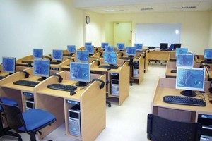 طلاب في 'أبوظبي' ينسقون للغياب الجماعي عبر 'واتس أب' و'فيس بوك'