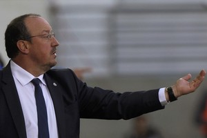 بينيتيز: لا توجد مشكلة بيني وخاميس وأثق به كثيرا