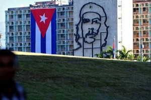 في خضم موجة الهجرة... كوبا تفرض قيوداً على سفر الأطباء