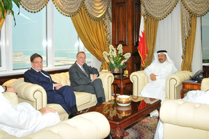 وزير المالية يجتمع مع وفد “BNP Paribas”