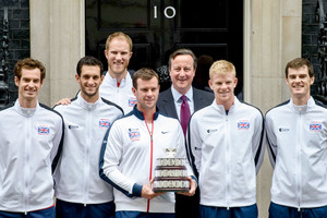 ديفيد كاميرون يستقبل فريق بريطانيا الفائز بكأس ديفيز